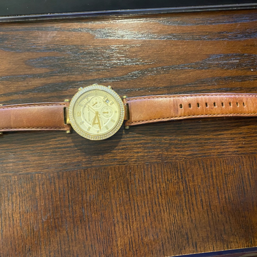 Michael Kors Women’s Watch - leather strap *needs battery - Picture 4 of 12